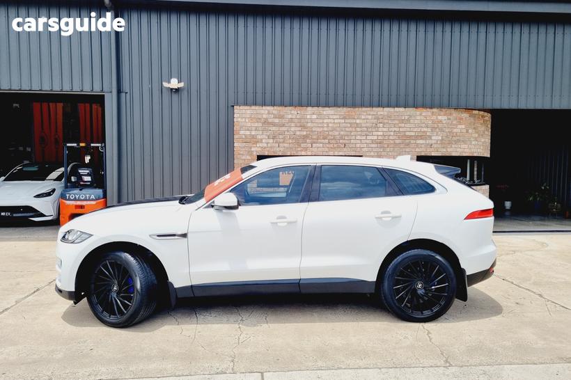 White 2016 Jaguar F-Pace Wagon 20D Prestige