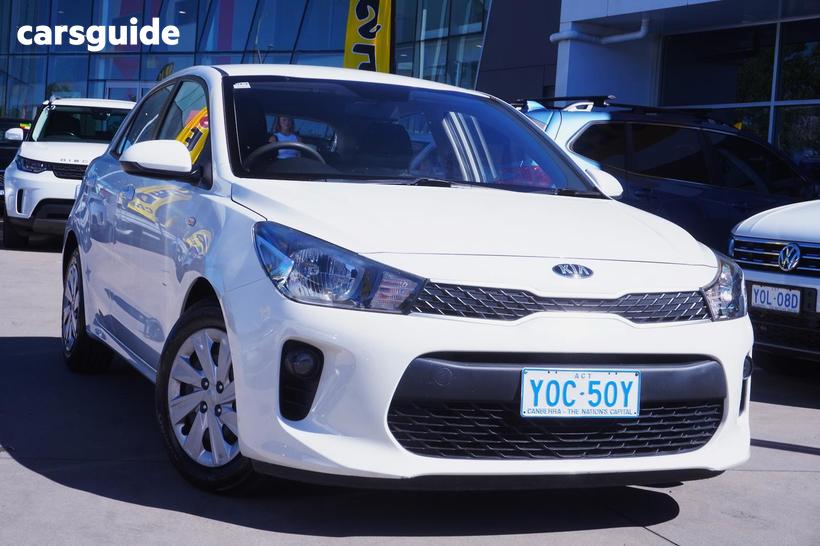 White 2019 Kia RIO Hatchback S