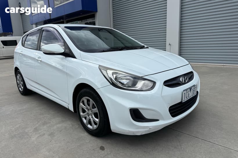 White 2014 Hyundai Accent Hatchback Active
