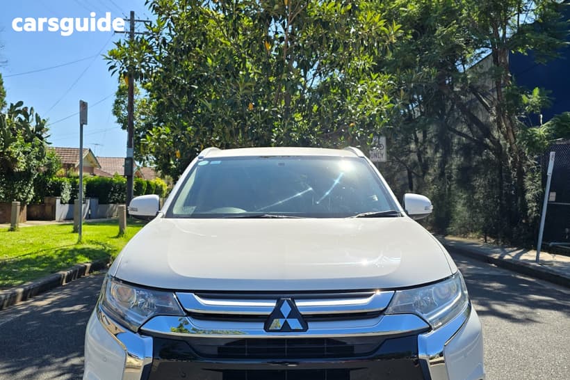 White 2017 Mitsubishi Outlander Wagon Ls Safety Pack (4X4) 5 Seats
