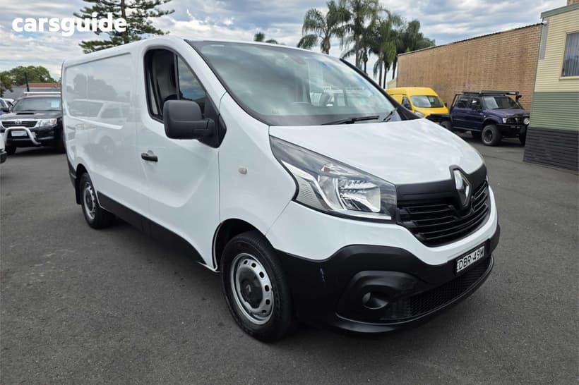 White 2015 Renault Trafic Van Swb