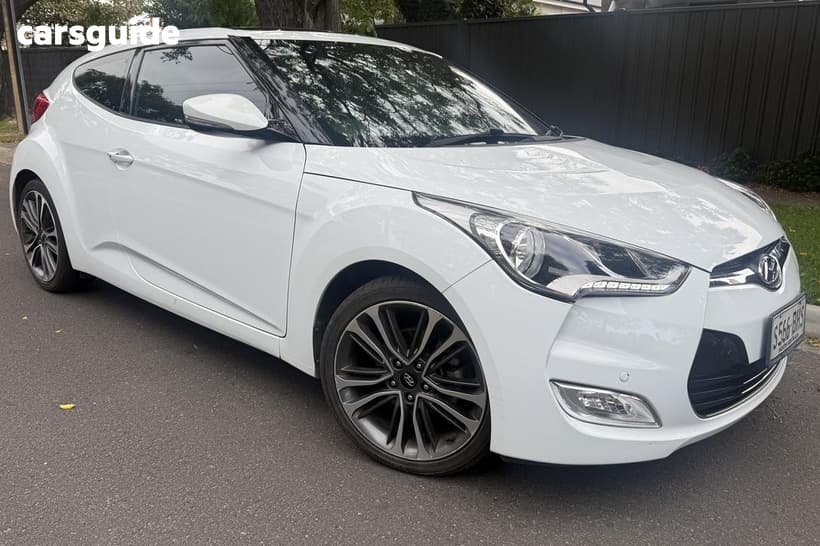 White 2014 Hyundai Veloster Coupe +