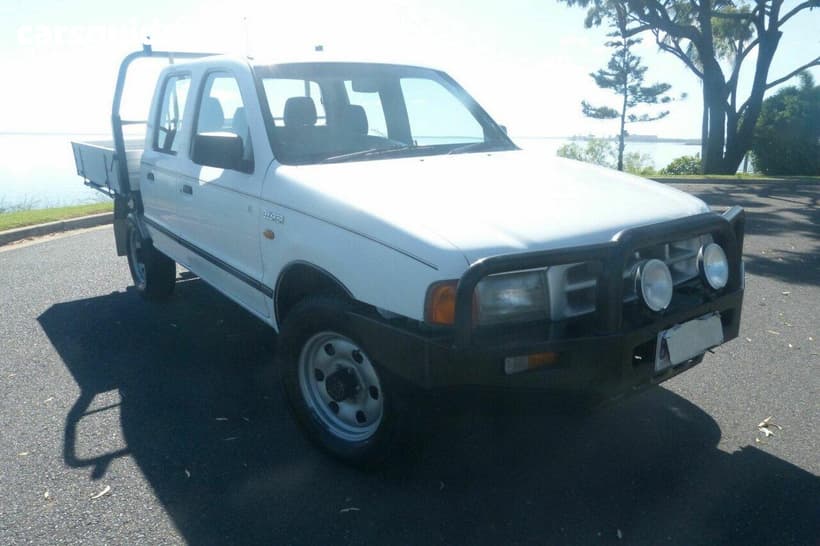 White 2001 Ford Courier Crew Cab Chassis Gl (4X4)