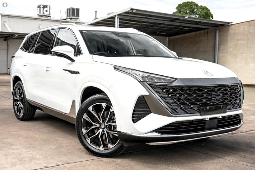 White 2025 MG Qs Wagon Essence