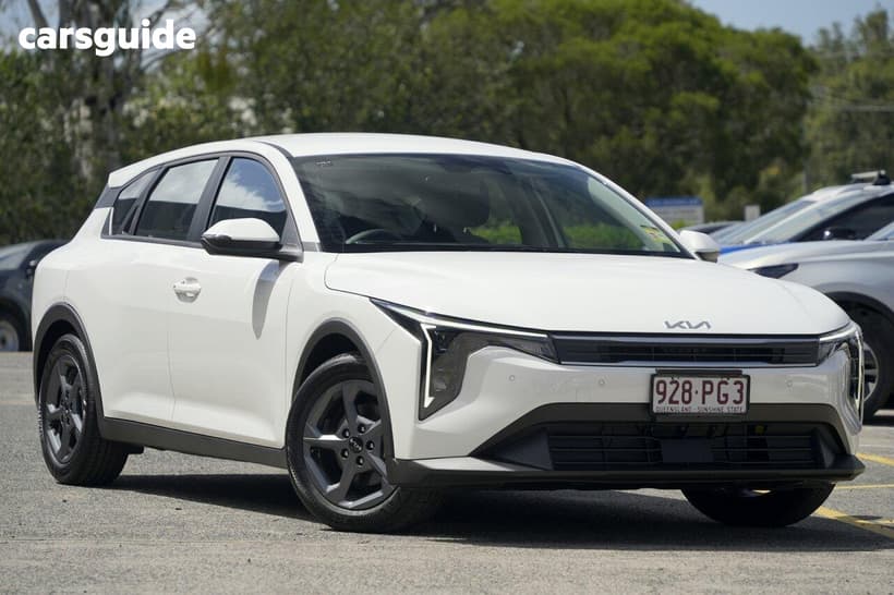 White 2025 Kia K4 Hatchback S