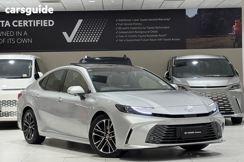 Silver 2025 Toyota Camry Sedan Sl Hybrid