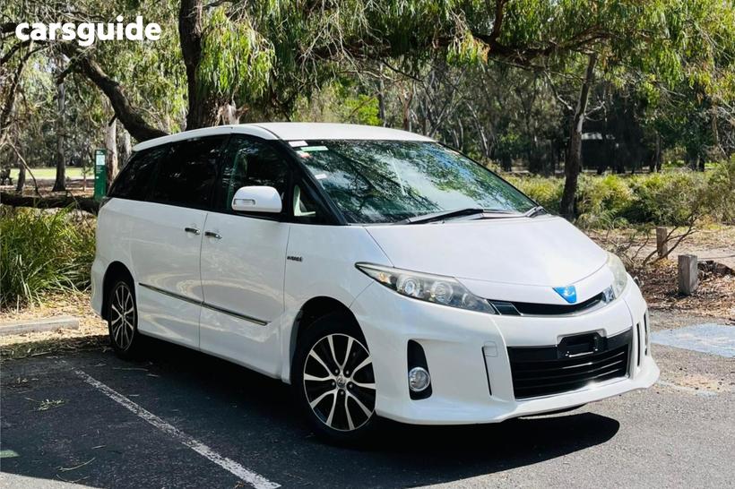 White 2015 Toyota Estima Commercial AERAS PREMIUM EDTION