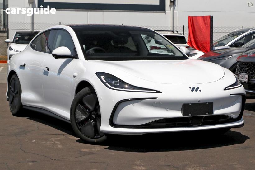 White 2025 MG Im5 Sedan Premium