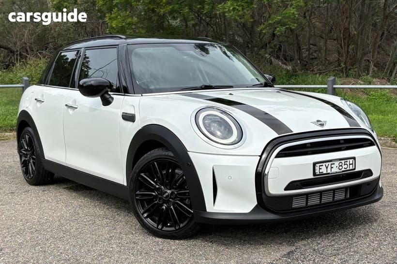 White 2021 Mini Cooper Hatchback Classic 5D Hatch