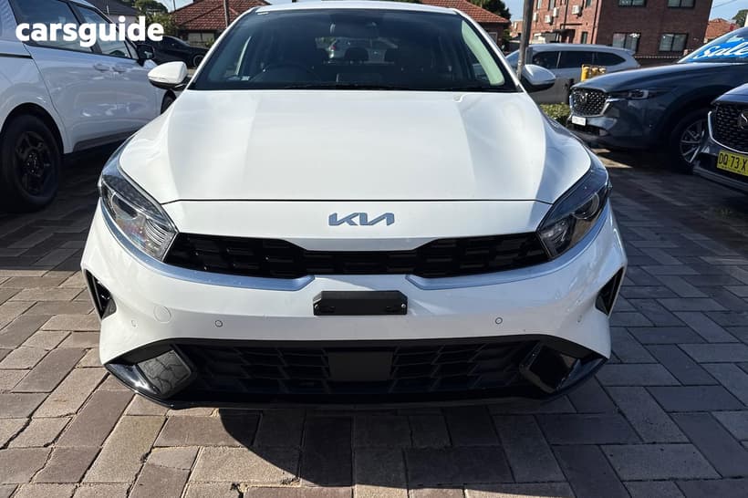 White 2024 Kia Cerato Hatchback S