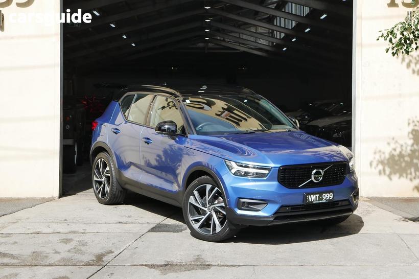Blue 2019 Volvo XC40 Wagon T5 R-Design (Awd)