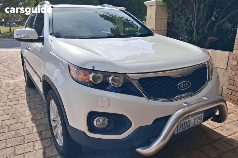 White 2011 Kia Sorento Wagon Platinum (4X4)