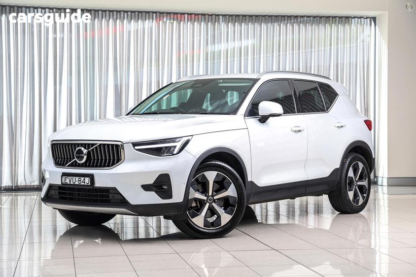 White 2022 Volvo XC40 Wagon T4 Inscription (Awd)