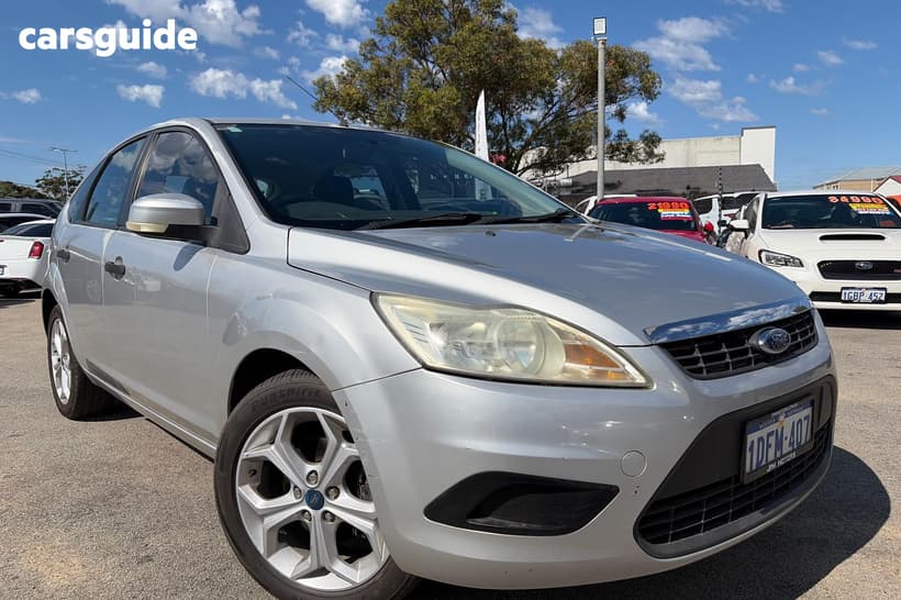 Silver 2009 Ford Focus Hatchback Cl