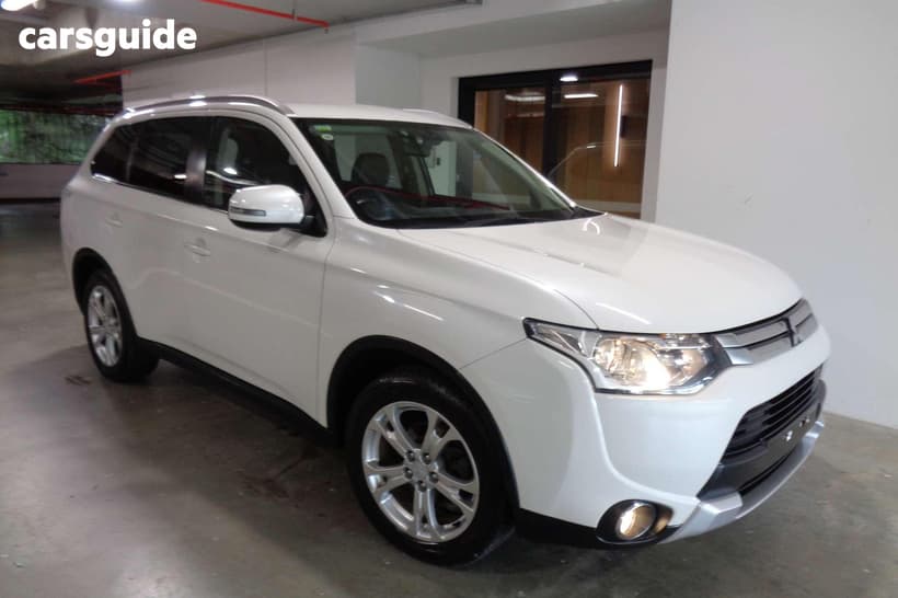 White 2014 Mitsubishi Outlander Wagon Ls (4X2)