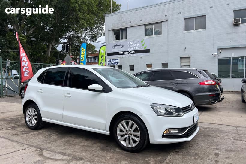 White 2016 Volkswagen Polo Hatchback 81 Tsi Comfortline