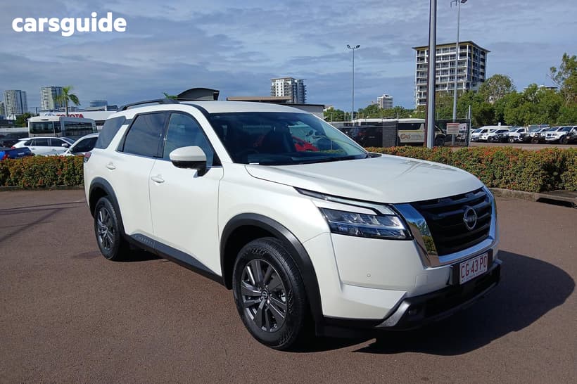 White 2024 Nissan Pathfinder Wagon St-L (2Wd)