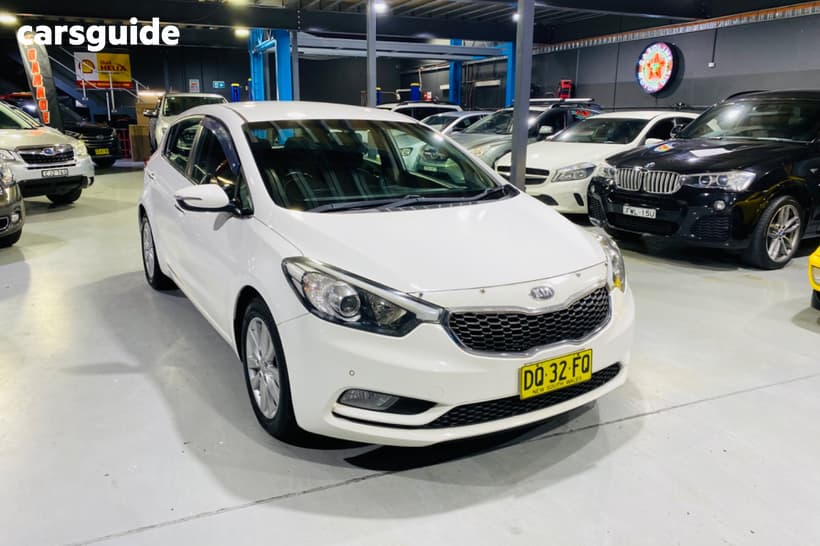 White 2013 Kia Cerato Hatchback Si