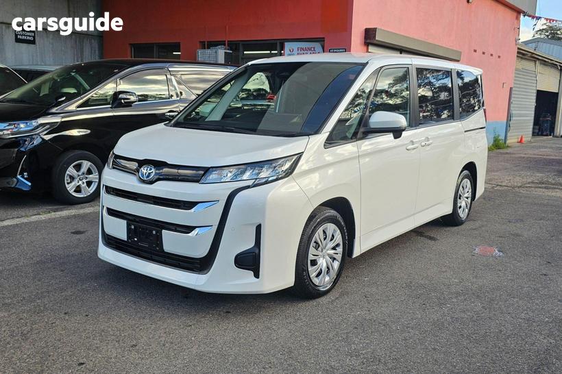 White 2022 Toyota Noah SUV (HYBRID) ZWR90 8 SEATER