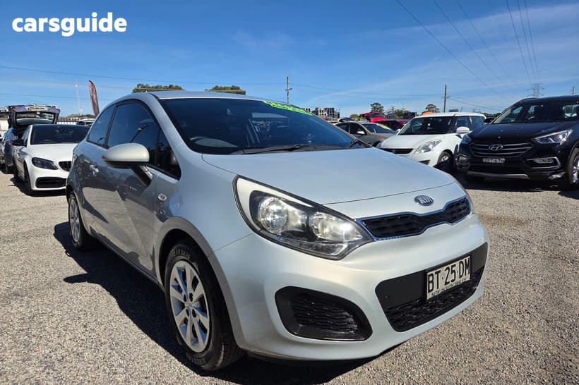 Silver 2012 Kia RIO Hatchback S