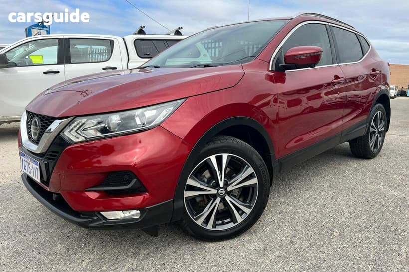 Red 2019 Nissan Qashqai SUV ST-L
