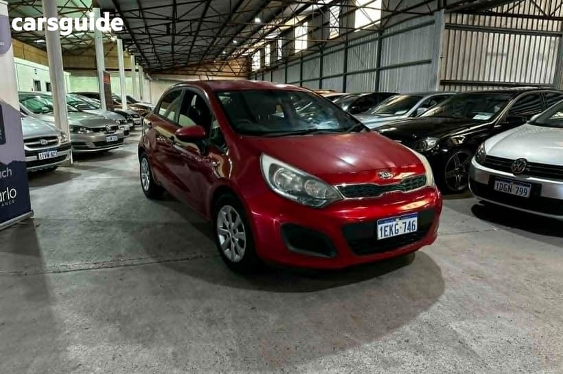 Red 2014 Kia RIO Hatchback S