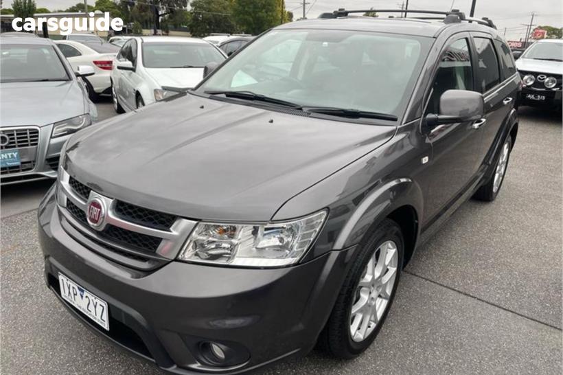 Grey 2014 Fiat Freemont Wagon Lounge