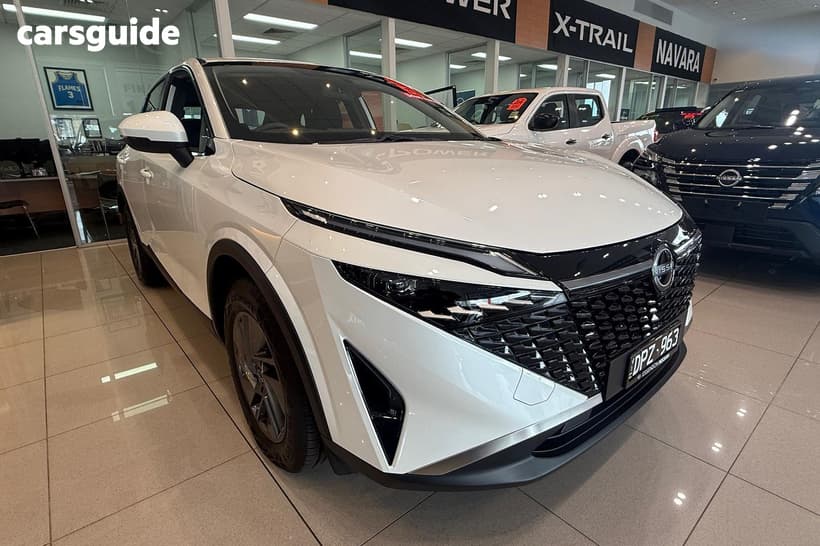White 2025 Nissan Qashqai Wagon St