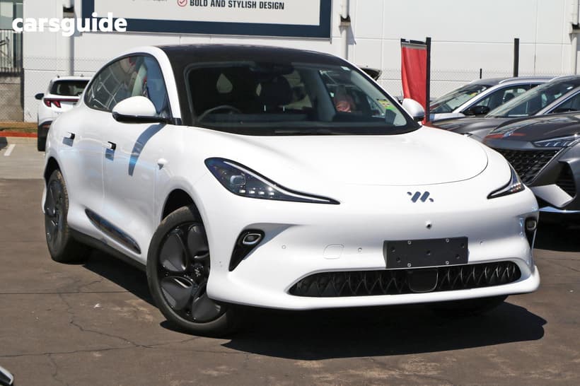 White 2025 MG Im6 Wagon Premium