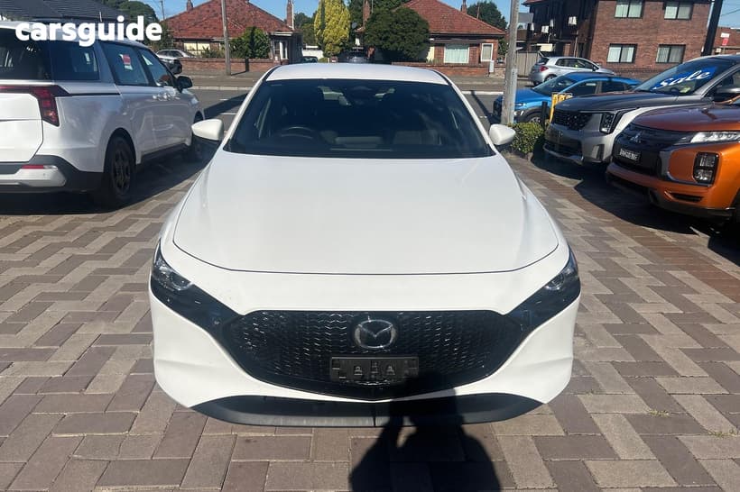 White 2024 Mazda 3 Hatchback G20 Evolve