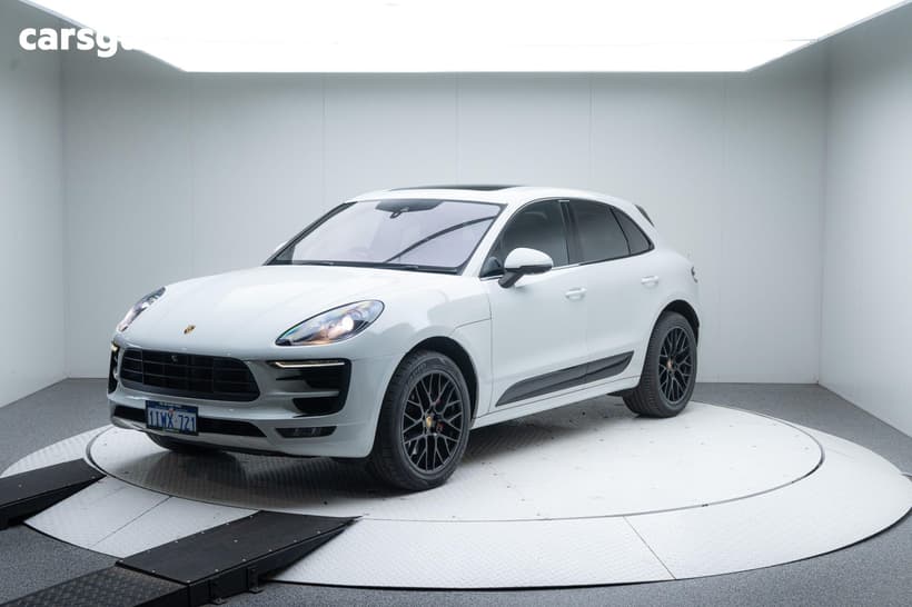 White 2016 Porsche Macan Wagon Gts
