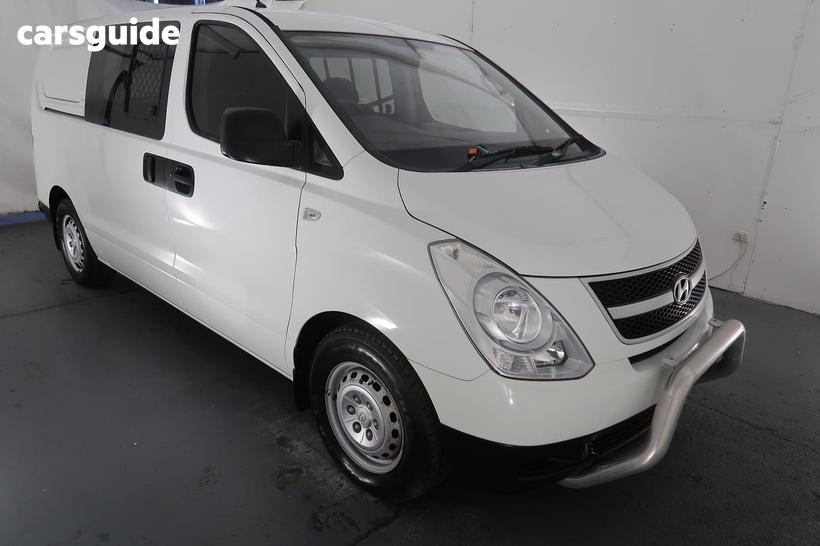 White 2009 Hyundai Iload Van Crew