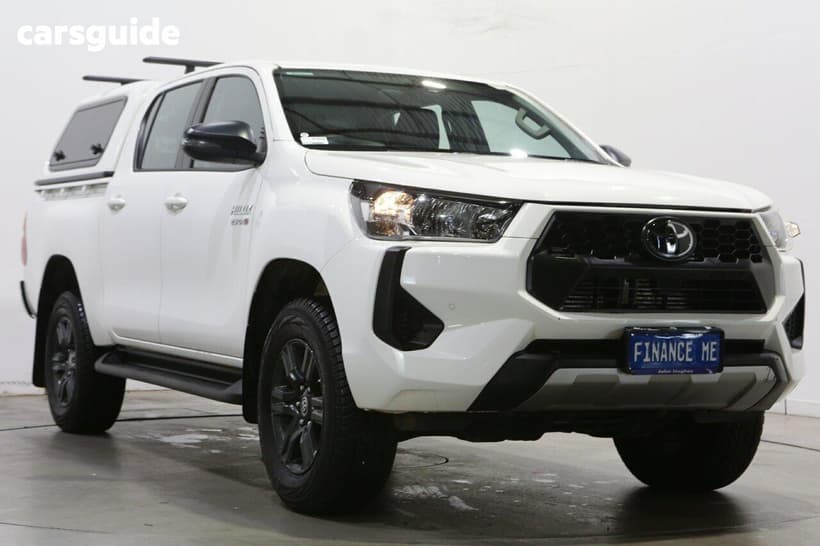 White 2025 Toyota Hilux Double Cab Chassis Sr (4X4) Steel Wheels