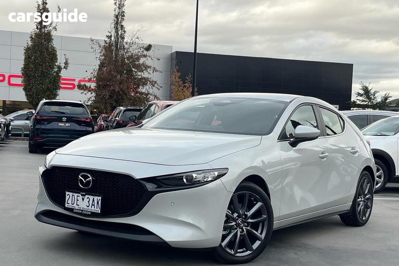 White 2025 Mazda 3 Hatchback G20 Evolve