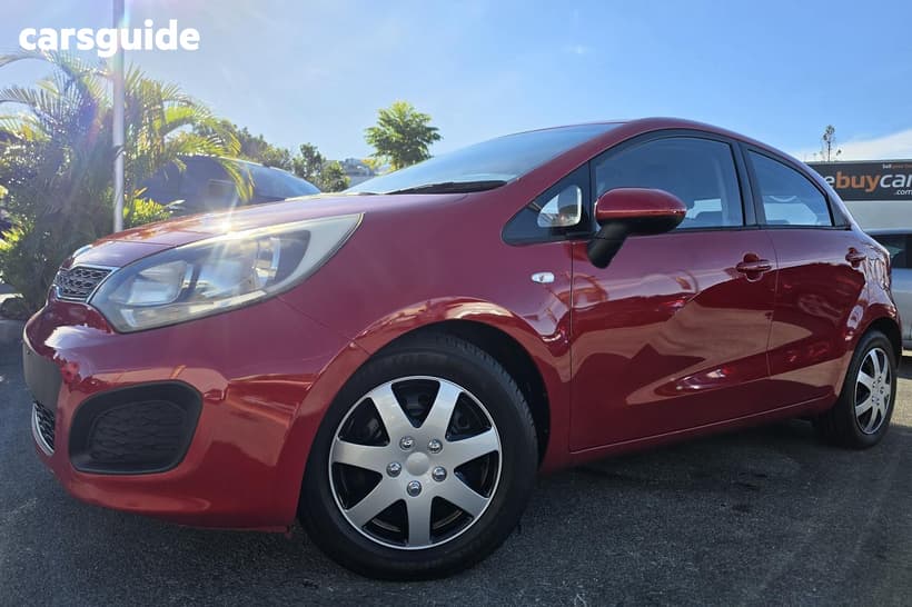 Red 2013 Kia RIO Hatchback S