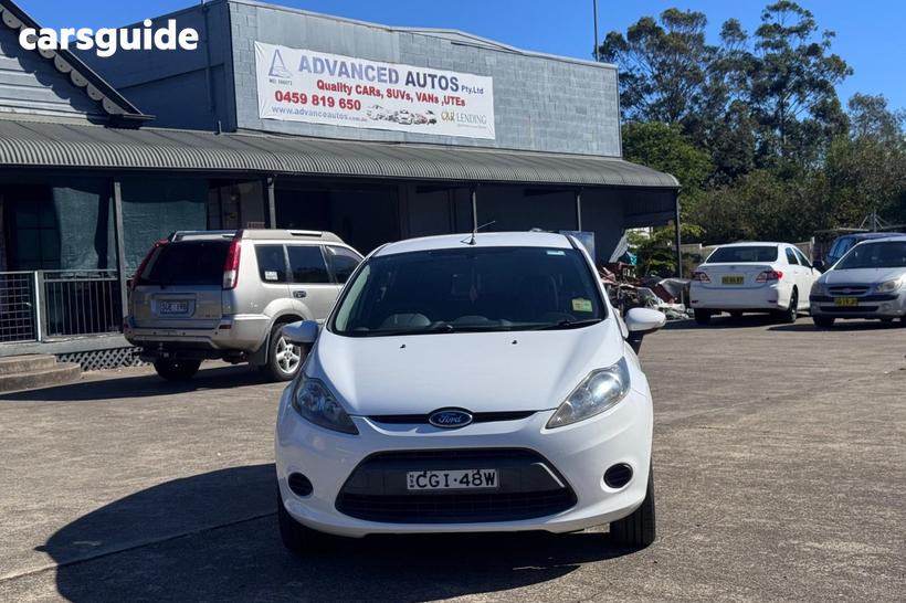 White 2012 Ford Fiesta Hatchback Cl