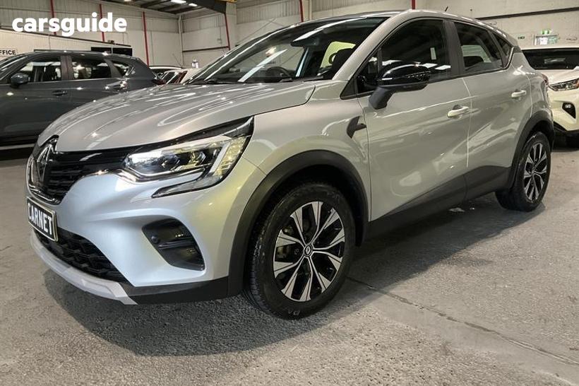 Silver 2022 Renault Captur Wagon Zen