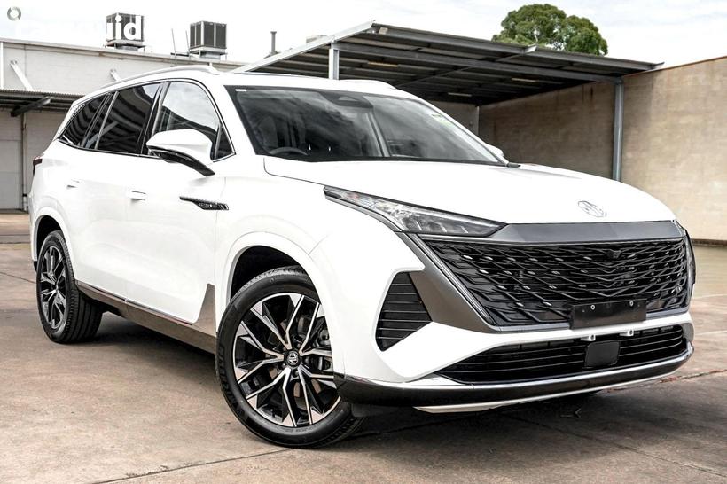 White 2025 MG Qs Wagon Essence