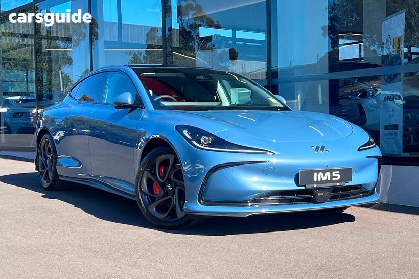 Blue 2026 MG Im5 Hatch PLATINUM R