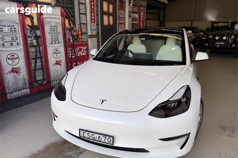 White 2022 Tesla Model 3 Sedan Performance