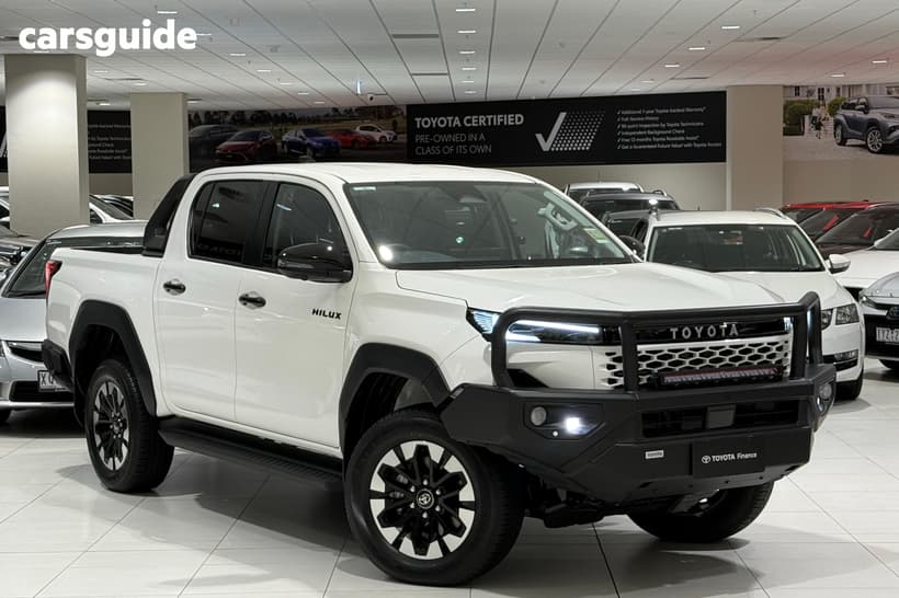 White 2025 Toyota Hilux Double Cab Pick Up Sr5 (4X4)