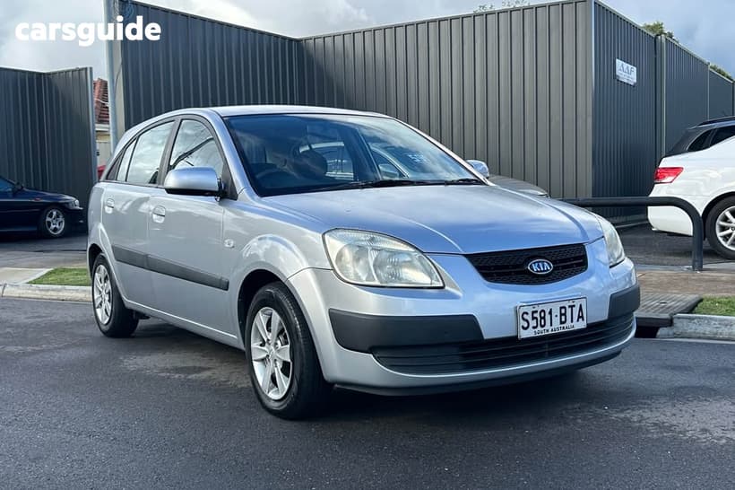 Silver 2009 Kia RIO Hatchback Lx