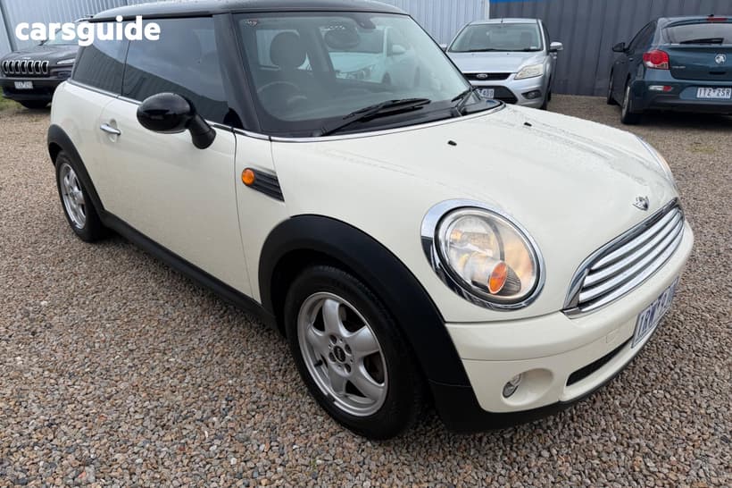 White 2010 Mini Cooper Hatch R56