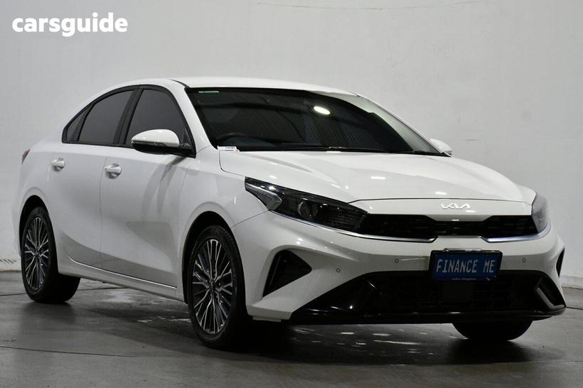 White 2022 Kia Cerato Sedan Sport+