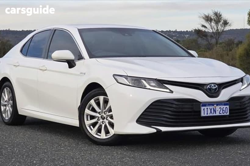White 2018 Toyota Camry Sedan Ascent