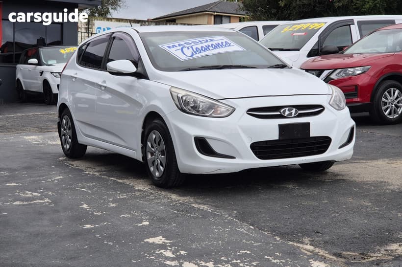 White 2016 Hyundai Accent Hatchback Active