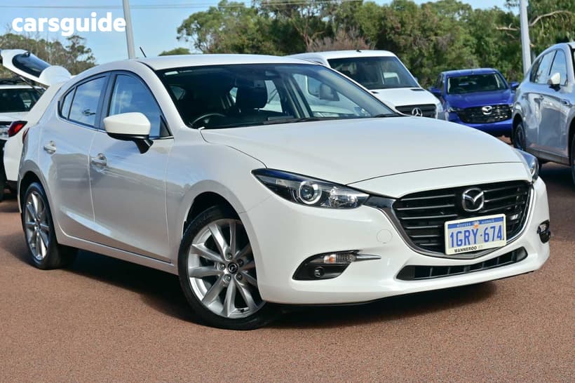 White 2018 Mazda 3 Hatchback Sp25