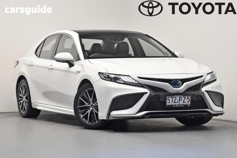 White 2023 Toyota Camry Sedan Sl Hybrid