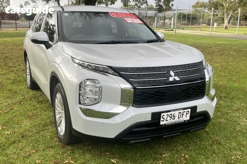 White 2024 Mitsubishi Outlander Wagon Es 5 Seat (2Wd)