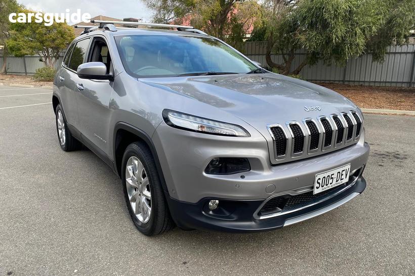 Silver 2015 Jeep Cherokee Wagon Limited (4X4)